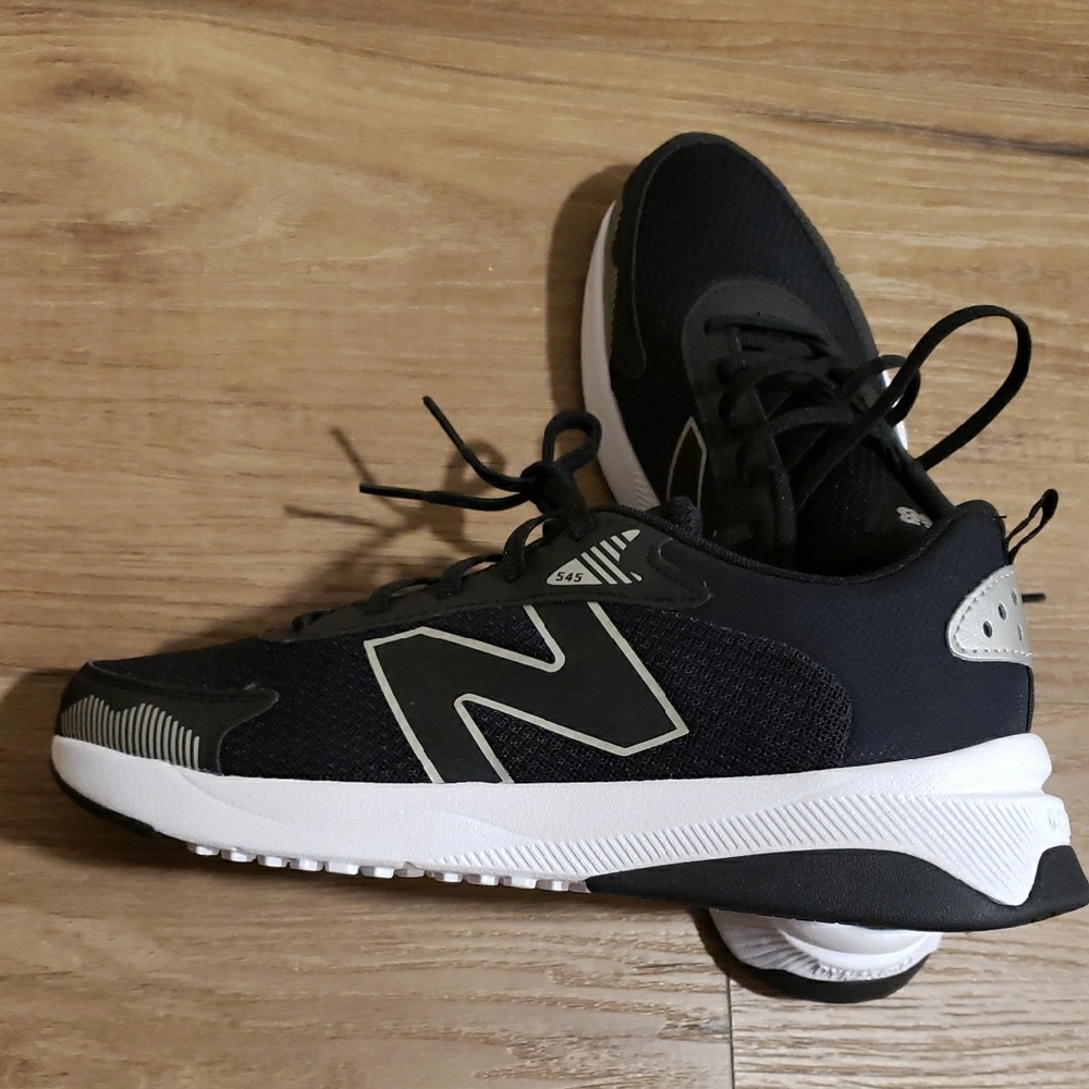 New Balance BOYS Black and White Athletic Shoes - Picture 6 of 10